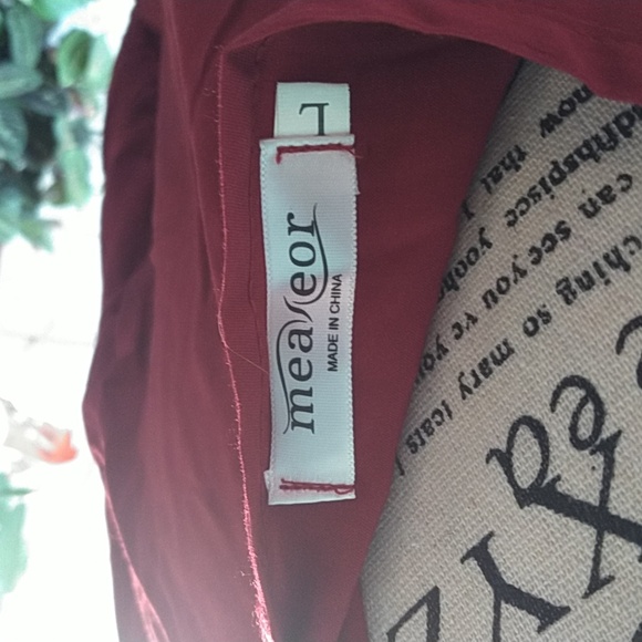 NWOT Meanor lace applique tunic top w/ bell sleeves. Size large. Pink/burgundy. - Picture 6 of 6